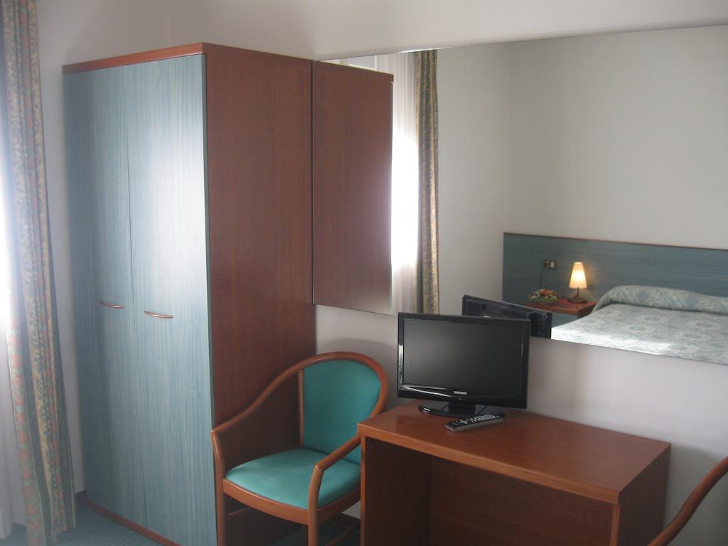 Albergo Del Turista Vernasca Rum bild