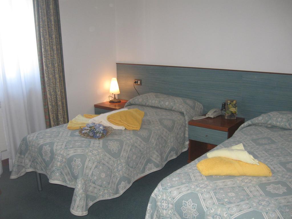 Albergo Del Turista Vernasca Rum bild