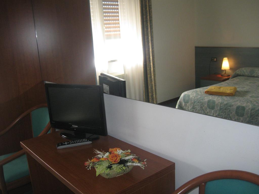 Albergo Del Turista Vernasca Rum bild