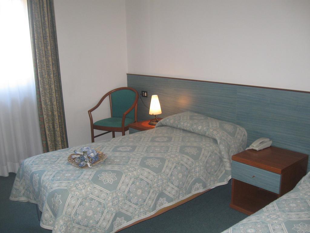 Albergo Del Turista Vernasca Rum bild